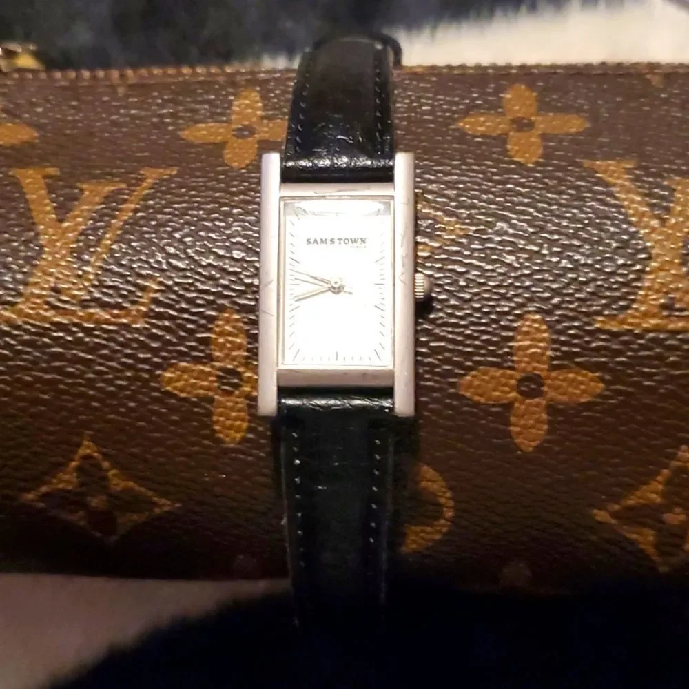 Sam's Town Tunica MS Casino Vintage Silvertone‎ Case Black Band Watch